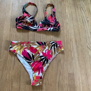 Billabong 1 top and 2 bottoms BNWT bottoms